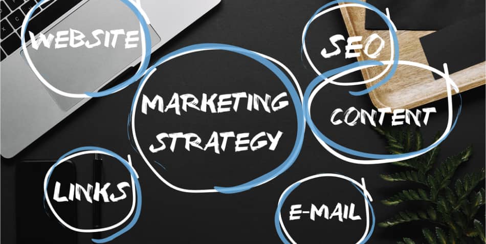 img - smartphone-laptop-black-background-marketing-strategy-seo-content-mail-links